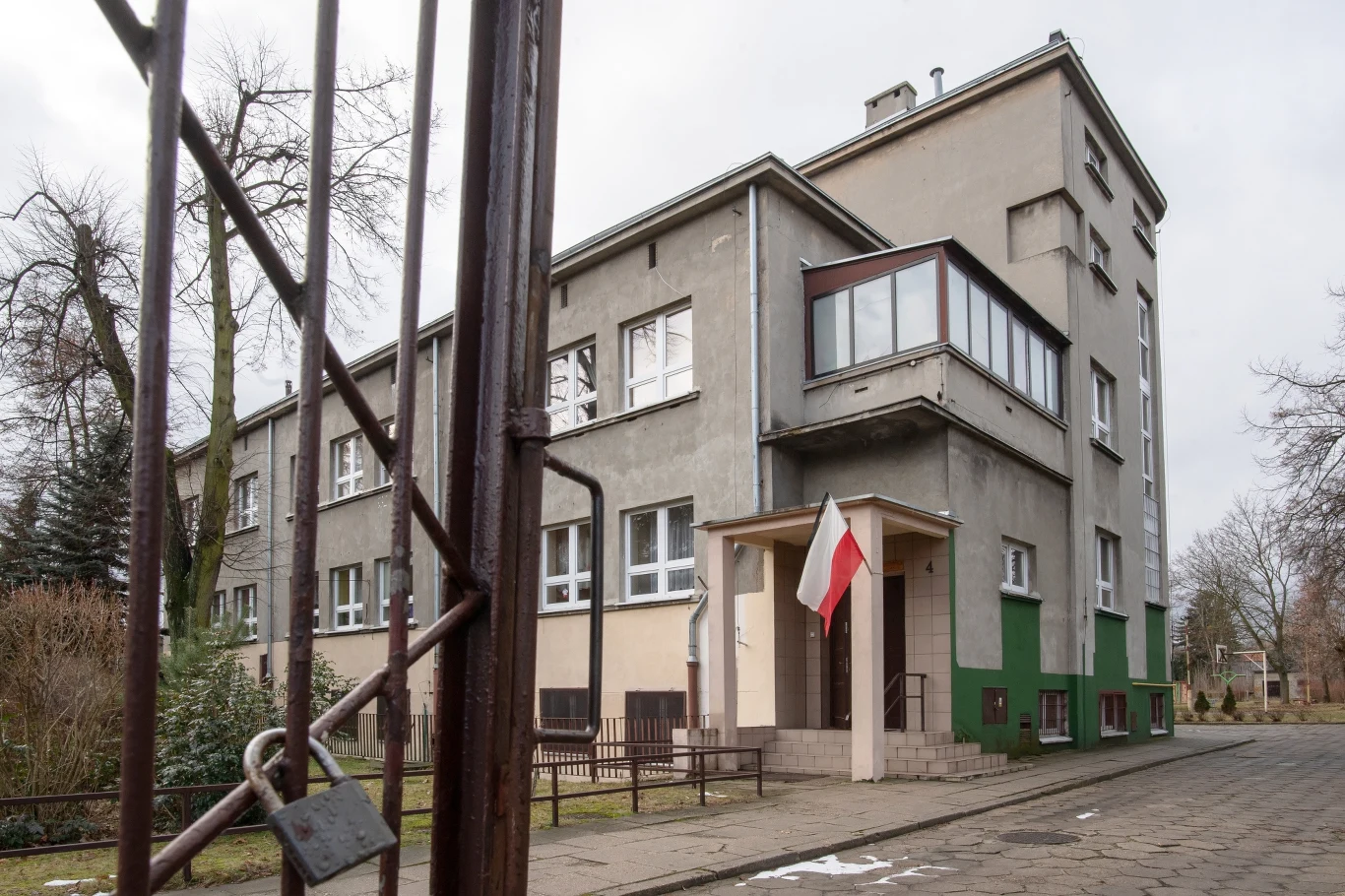 Opuszczony Dom Dziecka nr 8 przy ul. Zuchów w Łodzi Opuszczony Dom Dziecka nr 8 przy ul. Zuchów w Łodzi