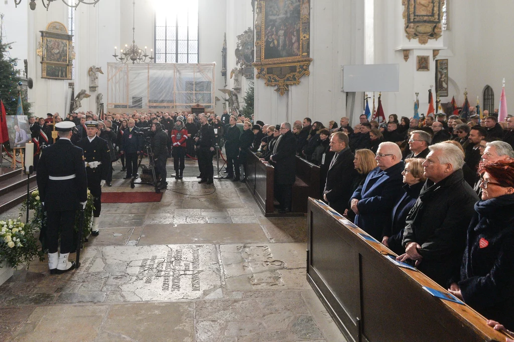 Zgromadzeni podczas mszy w Gdańsku. Zgromadzeni podczas mszy w Gdańsku.
