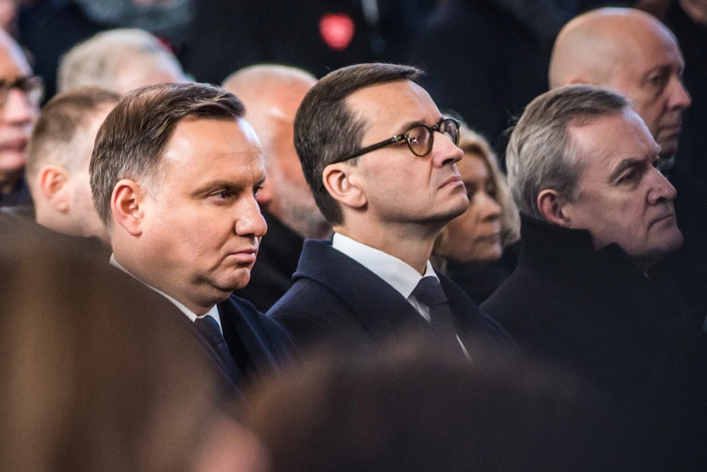 Prezydent Andrzej Duda i premier Mateusz Morawiecki w Bazylice Mariackiej w Gdańsku. Prezydent Andrzej Duda i premier Mateusz Morawiecki w Bazylice Mariackiej w Gdańsku.