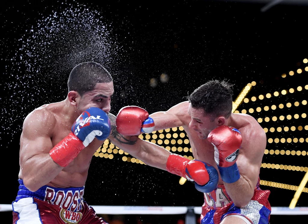 Chris Algieri trafia Danny'ego Gonzaleza Chris Algieri trafia Danny'ego Gonzaleza
