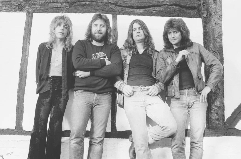 Perkusista Lee Kerslake otrzymał od Ozzy'ego Osbourne'a dwie platynowe płyty, które otrzymał za albumy, które wspólnie nagrali Perkusista Lee Kerslake otrzymał od Ozzy'ego Osbourne'a dwie platynowe płyty, które otrzymał za albumy, które wspólnie nagrali