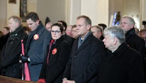 Wicemarszałek Senatu Bogdan Borusewicz, Przewodniczący Rady Europejskiej Donald Tusk, p.o. prezydenta Gdańska Aleksandra Dulkiewicz i wiceprezydent Gdańska Piotr Grzelak podczas mszy świętej za zmarłego prezydenta Gdańska Pawła Adamowicza