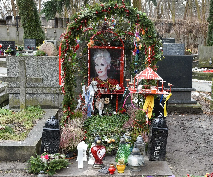 Tak dzisiaj wygląda grób Kory. Zdjęcie zrobione 21 stycznia 2019 roku. fot. Pomponik Exclusive