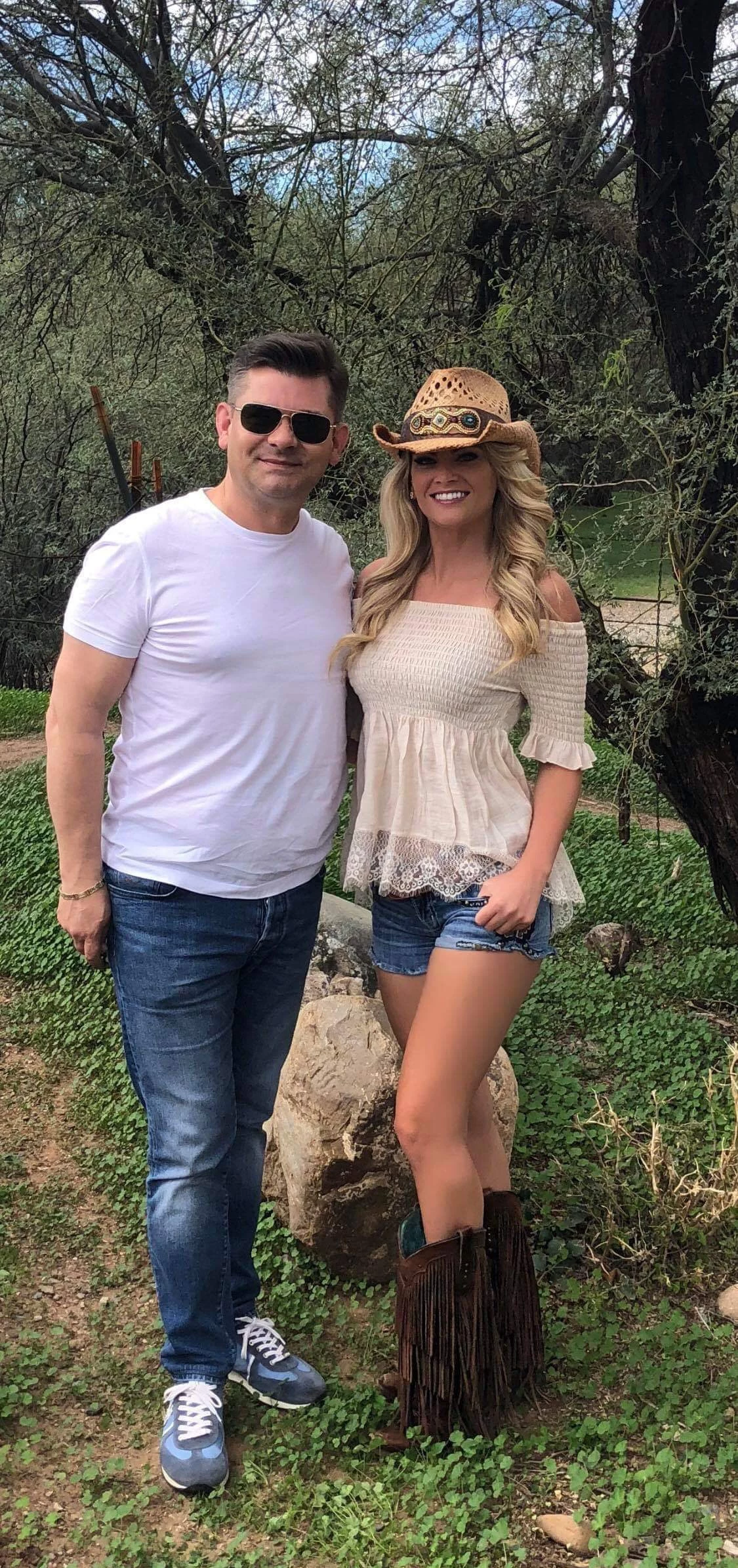 Zenek Martyniuk (Akcent) i Heidi Fahrenbach na planie teledysku "Ja gnam przed siebie" Zenek Martyniuk (Akcent) i Heidi Fahrenbach na planie teledysku "Ja gnam przed siebie"