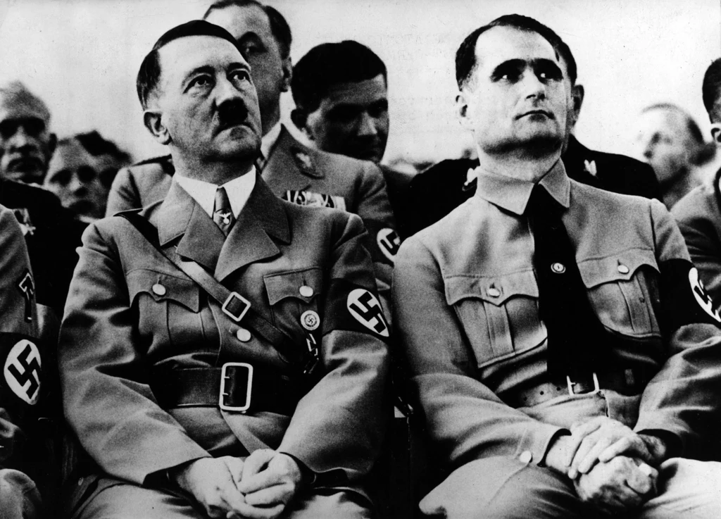 Adolf Hitler i Rudolf Hess. Przez lata sądzono, że zastępca Hitlera zginął podczas ucieczki z Rzeszy