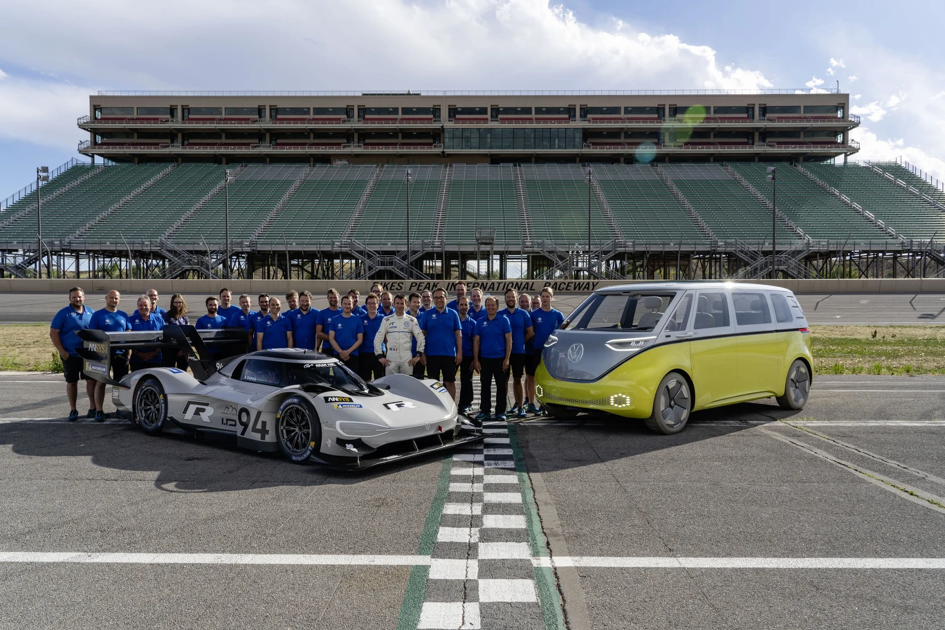 Volkswagen I.D. R Pike Peak i I.D. Buzz