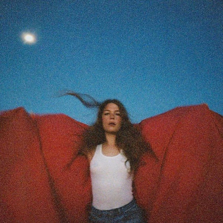Maggie Rogers na okładce płyty "Heard It In a Past Life" Maggie Rogers na okładce płyty "Heard It In a Past Life"