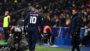 Neymar schodzi z boiska