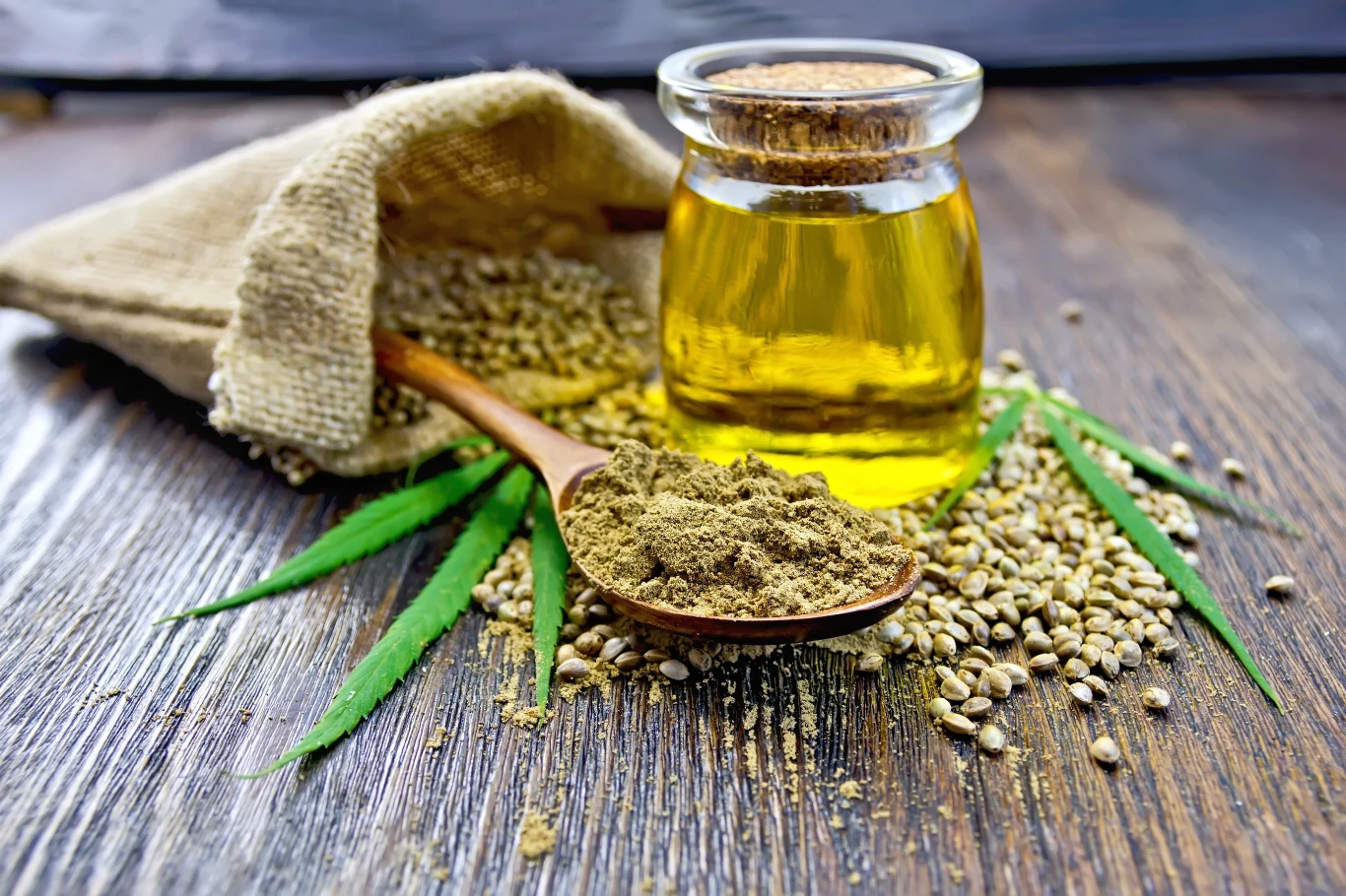 Olej z konopi jest źródłem nie tylko kwasu GLA, ale także cennych kwasów omega -3, co czyni go doskonałym olejem dla osób z podwyższonym cholesterolem. 