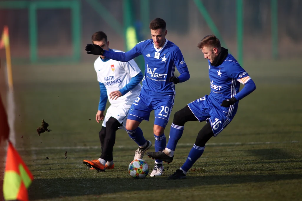 Jakub Błaszczykowski (z prawej) i Matej Palczicz podczas meczu sparingowego Wisły z Puszczą Niepołomice