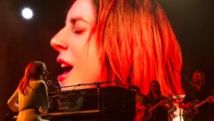Lady Gaga dobrze gra i jeszcze lepiej śpiewa w "Narodzinach gwiazdy"