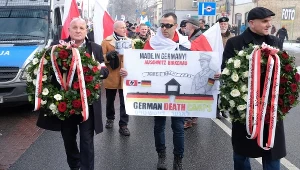 "Marsz Pamięci Polskich Ofiar KL Auschwitz" - 27 stycznia 2019 r. marsz środowisk narodowościowych, manifestujących pamięć o polskich ofiarach obozu zagłady przeszedł ulicami Oświęcimia. Na czele demonstracji stanął Piotr Rybak (L), skazany za spalenie kukły Żyda na wrocławskim Rynku. 