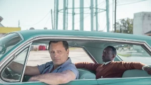 Viggo Mortensen i Mahershala Ali w scenie z filmu "Green Book"