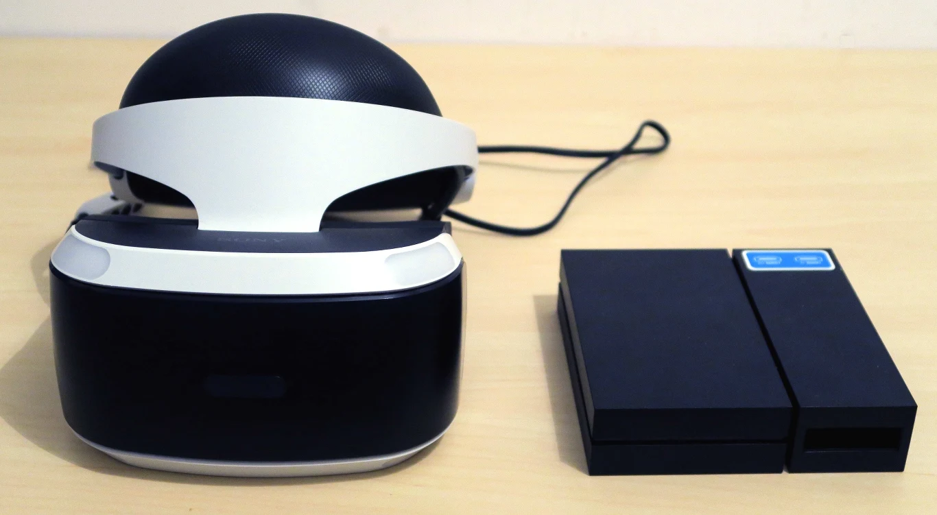 Gogle PlayStation VR (model PSVR CUH-ZVR1) i moduł procesora, skrzyneczka przez którą przechodzi sygnał wideo i audio Gogle PlayStation VR (model PSVR CUH-ZVR1) i moduł procesora, skrzyneczka przez którą przechodzi sygnał wideo i audio