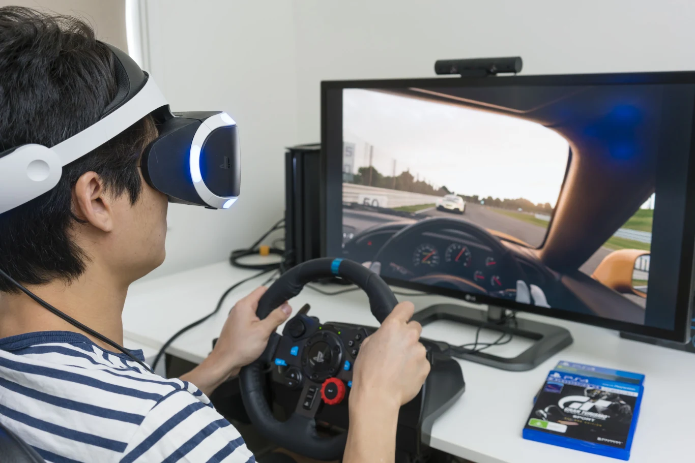 Gran Turismo Sport w VR plus specjalna kierownica - trudno o lepsze "wczucie się" w grę Gran Turismo Sport w VR plus specjalna kierownica - trudno o lepsze "wczucie się" w grę