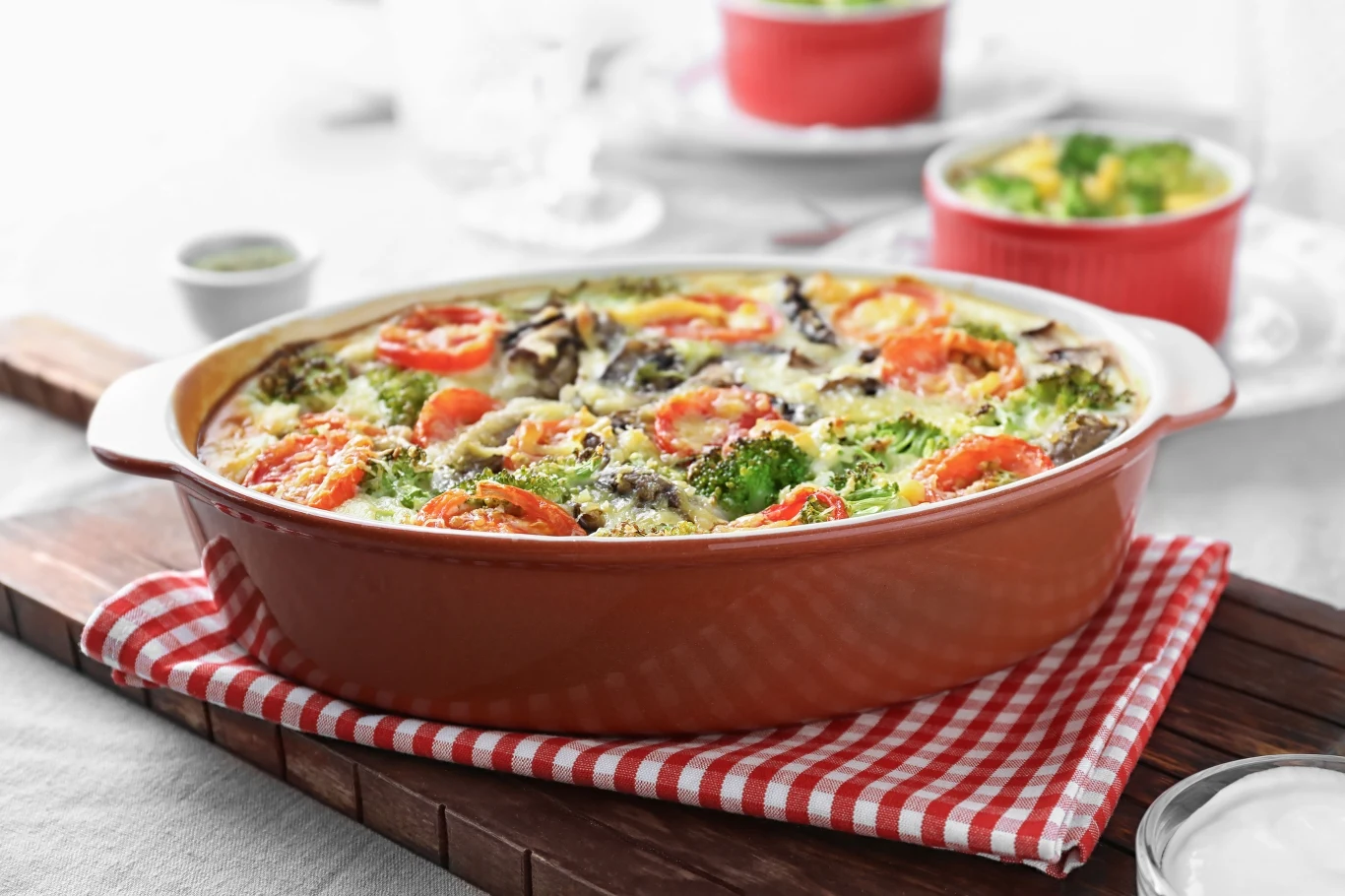 Wartość odżywcza porcji 240 kcal , Białko 16 g/Tłuszcz 14 g/Węglowodany 12 g Wartość odżywcza porcji 240 kcal , Białko 16 g/Tłuszcz 14 g/Węglowodany 12 g