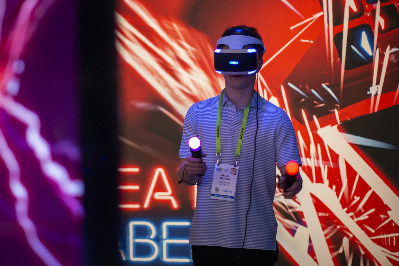 Gogle PS VR i dwa kontrolery ruchowe PlayStation Move Gogle PS VR i dwa kontrolery ruchowe PlayStation Move