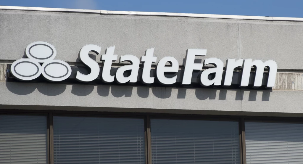 State Farm - logotyp na tle biura
