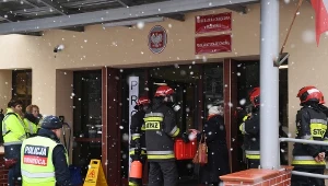 Służby podczas akcji przed siedzibą Prokuratury Rejonowej i Prokuratury Okręgowej w Przemyślu