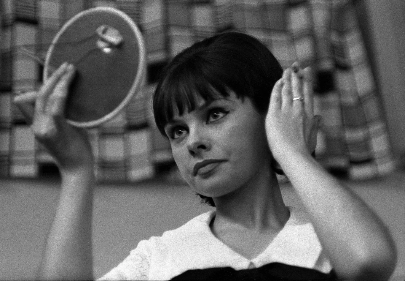 Kasia Sobczyk podczas III Krajowego Festiwalu Polskiej Piosenki - Opole, 1965 r. Kasia Sobczyk podczas III Krajowego Festiwalu Polskiej Piosenki - Opole, 1965 r.