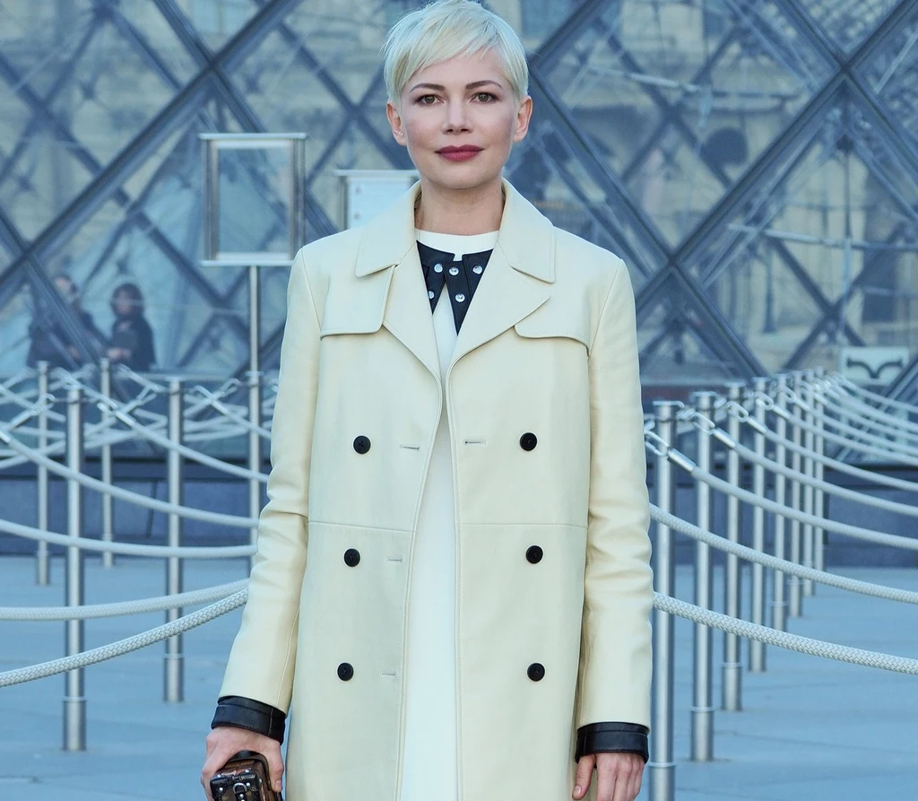 Michelle Williams dawno temu dowiodła, że krótkie włosy mogą być stylowe