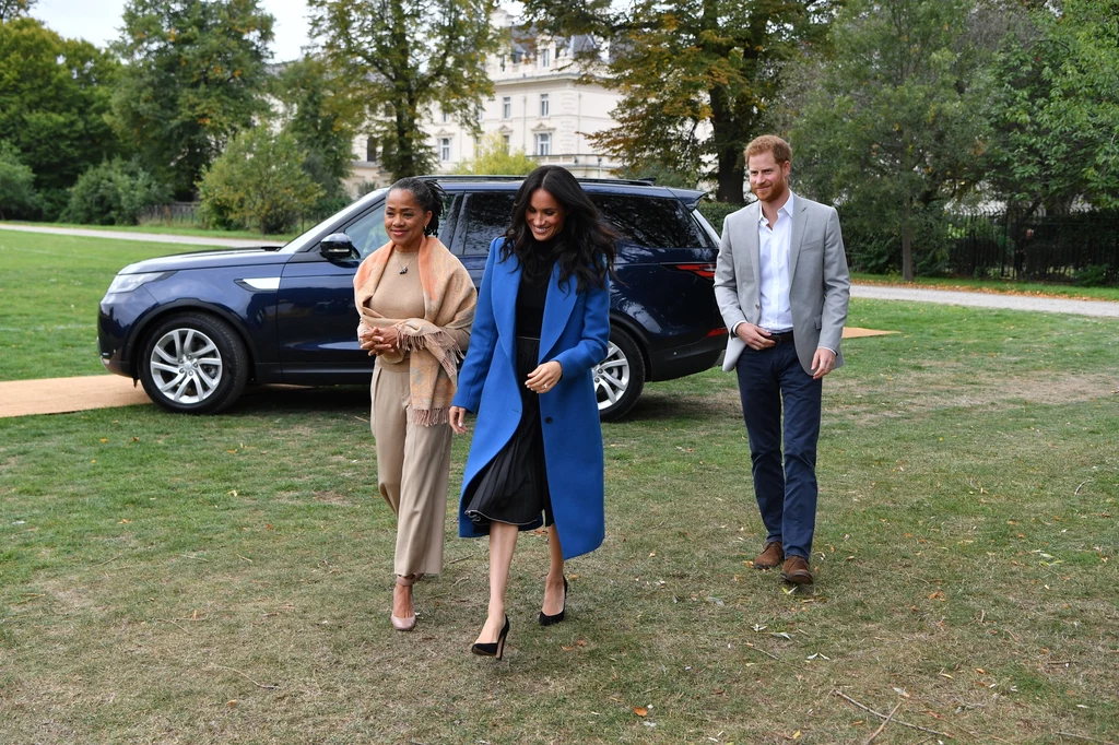 Mama Meghan Doria Ragland ma się przeprowadzić się do Londynu, by być bliżej córki i jej dziecka