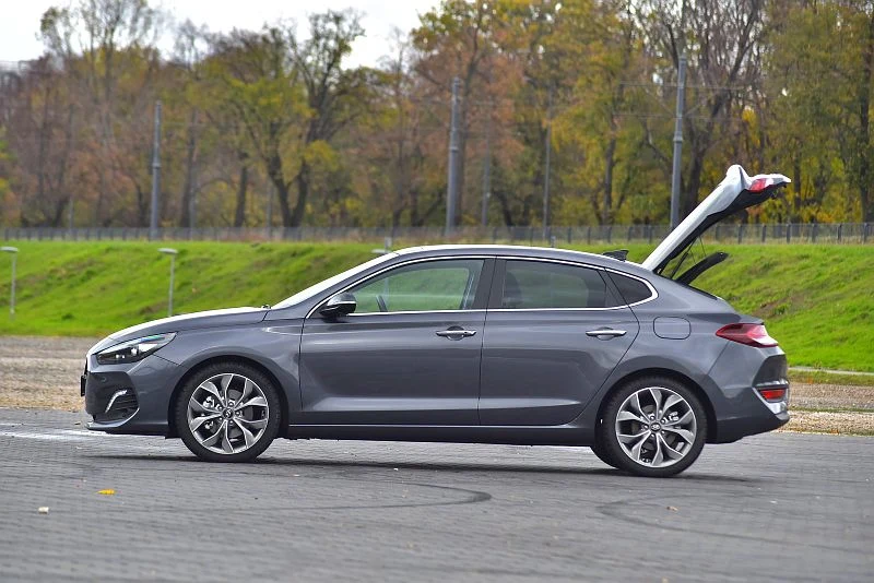 Hyundai i30 Fastback 1.6 CRDi 7DCT Premium 