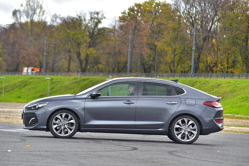 Hyundai i30 Fastback 1.6 CRDi 7DCT Premium 