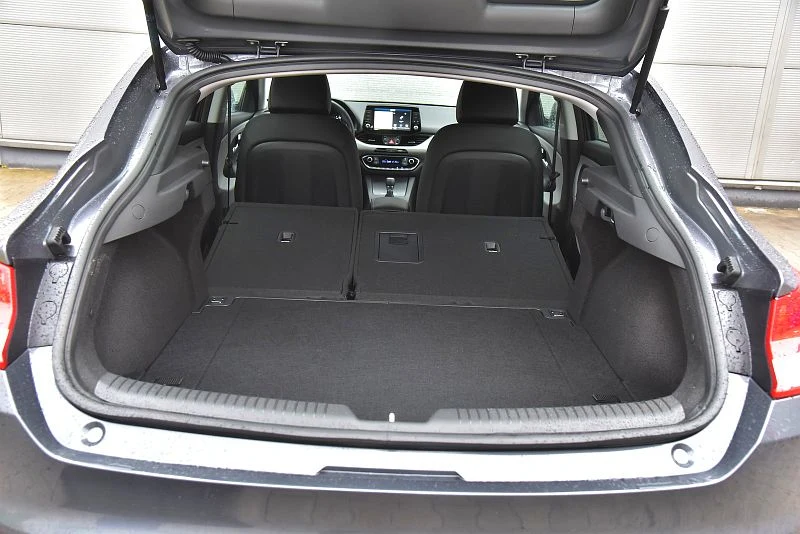 Hyundai i30 Fastback 1.6 CRDi 7DCT Premium 