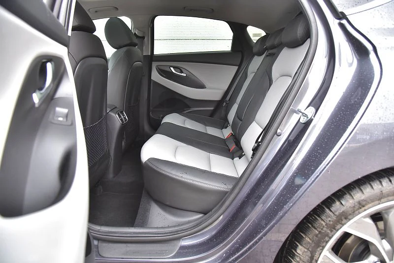 Hyundai i30 Fastback 1.6 CRDi 7DCT Premium 