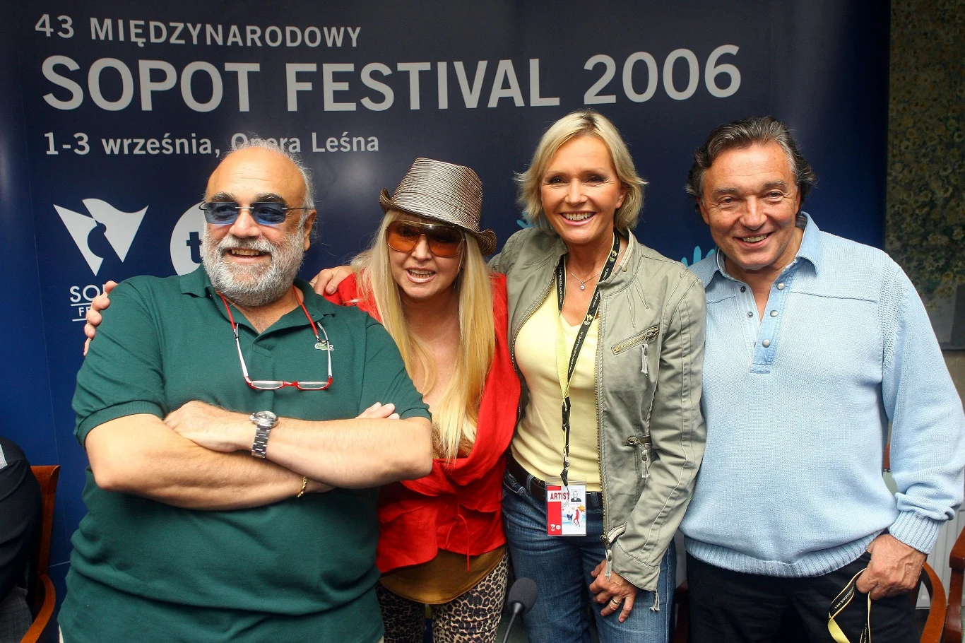 Karel z Demisem Roussosem, Marylą i Heleną Karel z Demisem Roussosem, Marylą i Heleną