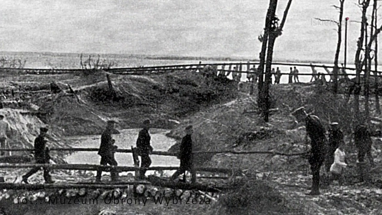 Niemal księżycowy krajobraz Helu po ponad miesiącu obrony Niemal księżycowy krajobraz Helu po ponad miesiącu obrony