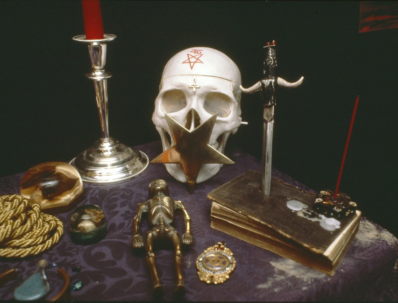Histeria związana z satanizmem w końcu wygasła, gdy okazało się, że była sztucznie podsycana przez oszustów Histeria związana z satanizmem w końcu wygasła, gdy okazało się, że była sztucznie podsycana przez oszustów