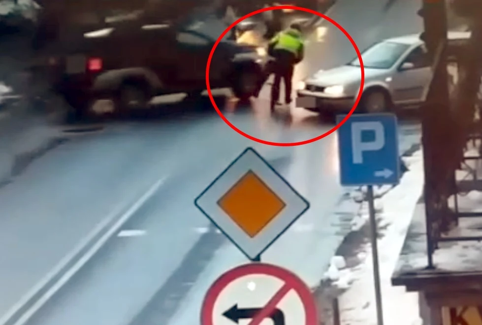 Chciał przejechać na czerwonym. Nie udało się Chciał przejechać na czerwonym. Nie udało się