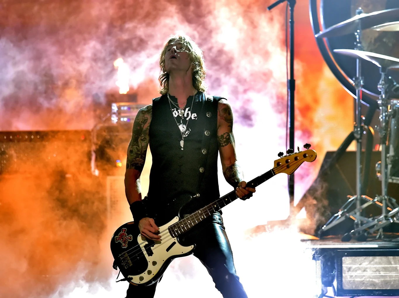 Duff McKagan szczegółowo opisał też dzień, w którym naprawdę chciał umrzeć. Jego ciało było wycieńczone i wyniszczone przez ogromne ilości alkoholu i narkotyków, które przyjmował. Normą dla niego było 10 butelek wina dziennie. W końcu organizm nie wytrzymał, a muzyk wylądował w szpitalu.