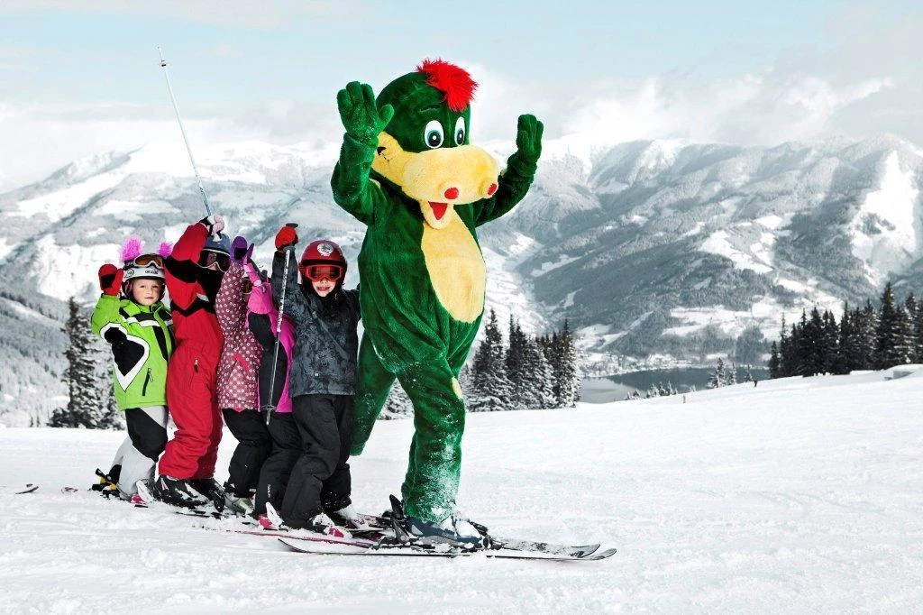 Zielony smok Schmidolin jest tutejszą maskotką © Zell am See-Kaprun Tourismus 