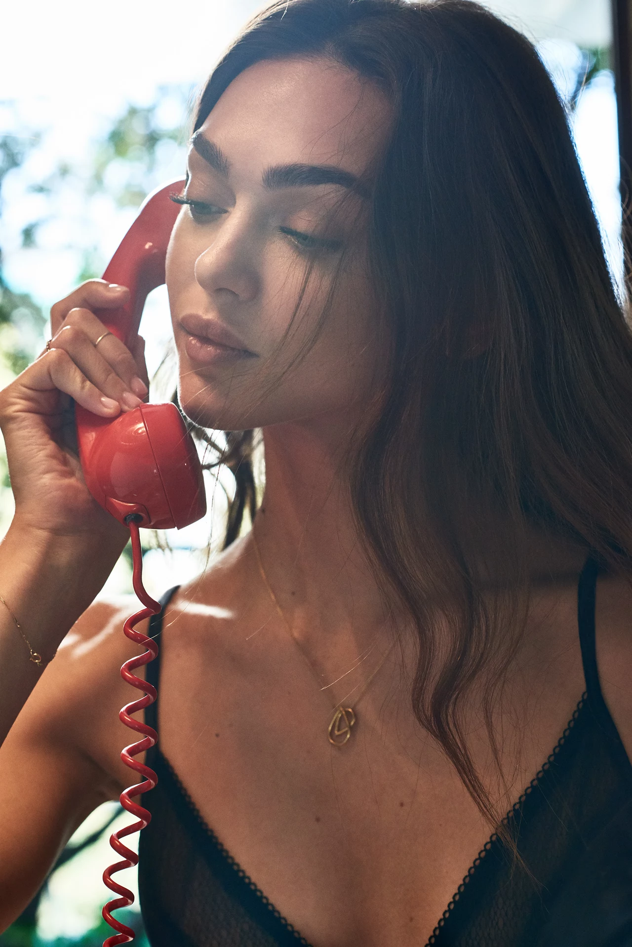 W kampani wzięła udział znana ze światowych wybiegów modelka Zhenya Katava W kampani wzięła udział znana ze światowych wybiegów modelka Zhenya Katava