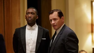 Mahershala Ali i Viggo Mortensen w scenie z filmu "Green Book"