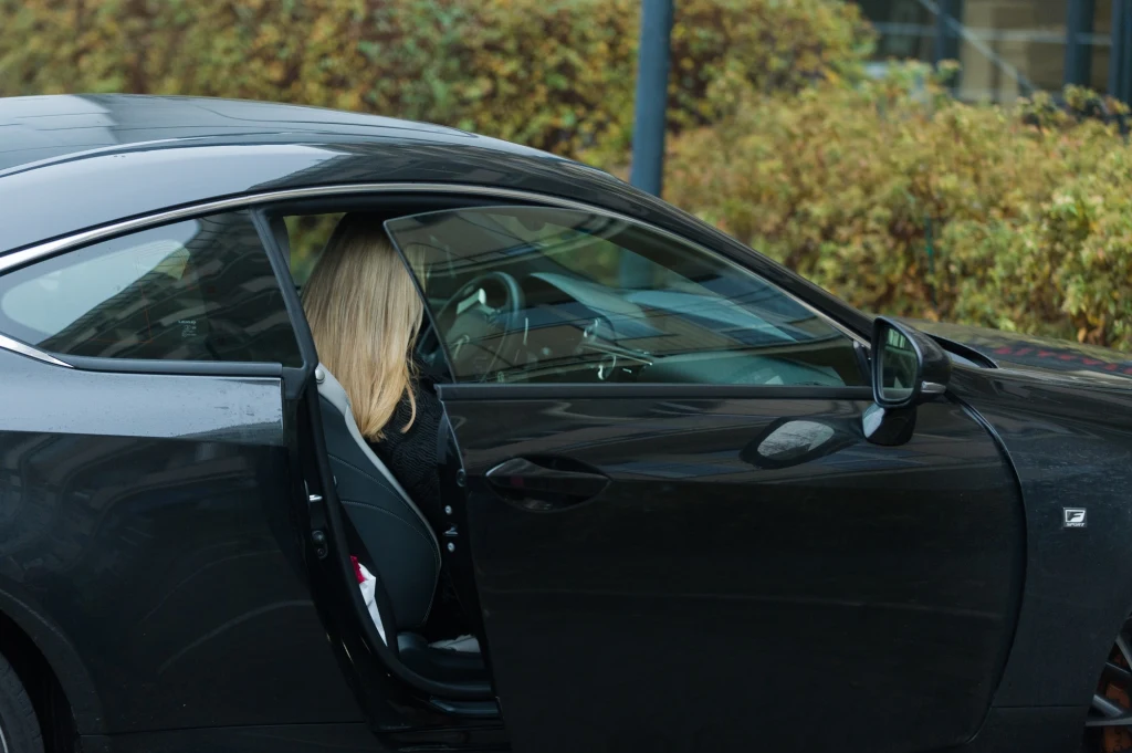 Joanna Krupa w samochodzi