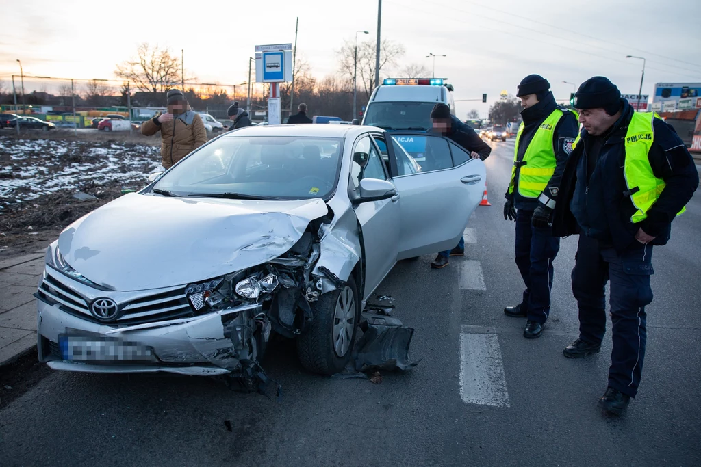 Rzecznik prasowy SOP poinformował, że kolumna rządowa była "uprzywilejowana" i wyposażona w sygnalizację świetlną oraz dźwiękową Rzecznik prasowy SOP poinformował, że kolumna rządowa była "uprzywilejowana" i wyposażona w sygnalizację świetlną oraz dźwiękową
