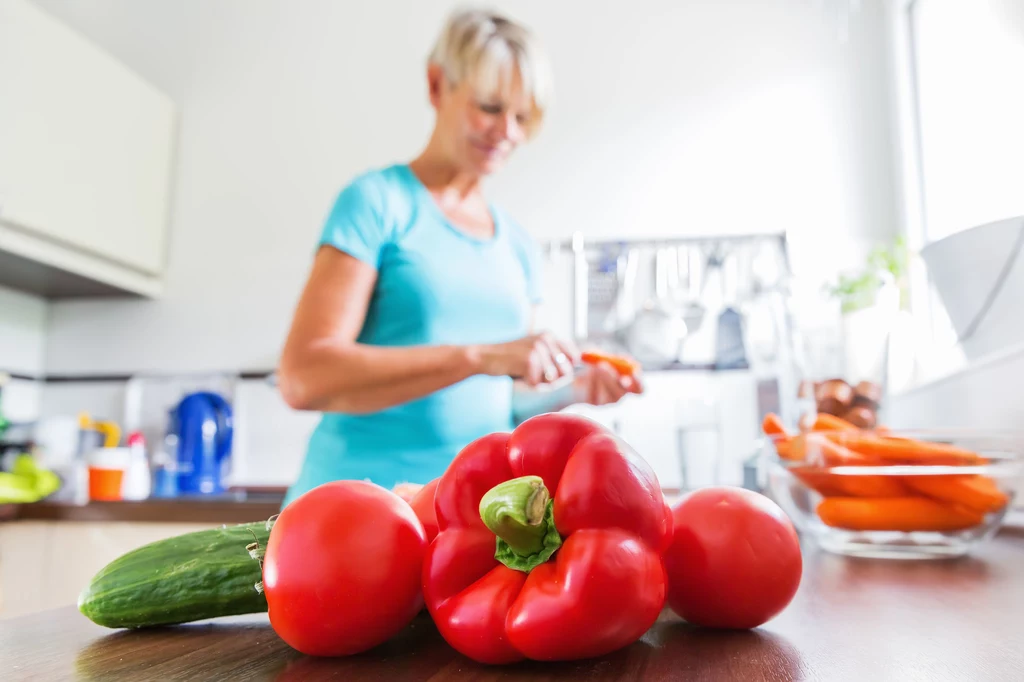 Czerwona papryka ma witaminę C, która sprzyja produkcji kolagenu, zwanego białkiem młodości Czerwona papryka ma witaminę C, która sprzyja produkcji kolagenu, zwanego białkiem młodości