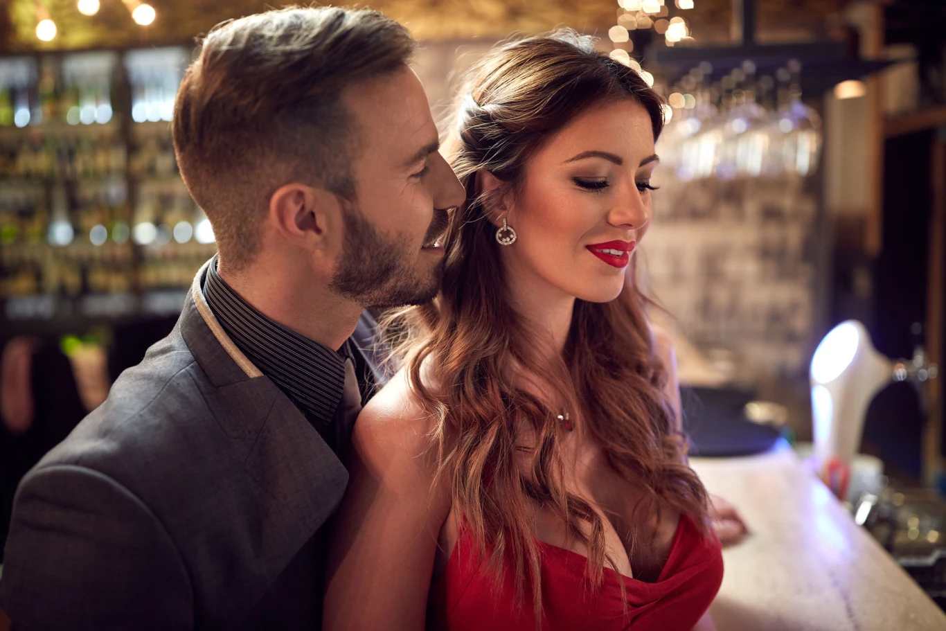 Wbrew pozorom aplikacje randkowe nie wyparły starych sposobów na poszukiwanie miłości