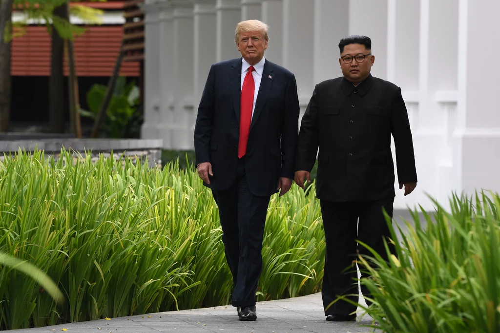 Donald Trump i Kim Dzong Un spotkali się po raz pierwszy w czerwcu 2018 r. Donald Trump i Kim Dzong Un spotkali się po raz pierwszy w czerwcu 2018 r.