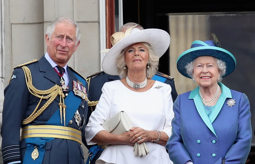 Książę Karol, księżna Camilla i królowa Elżbieta II Książę Karol, księżna Camilla i królowa Elżbieta II