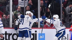 Radość Toronto Maple Leafs po golu Johna Tavaresa