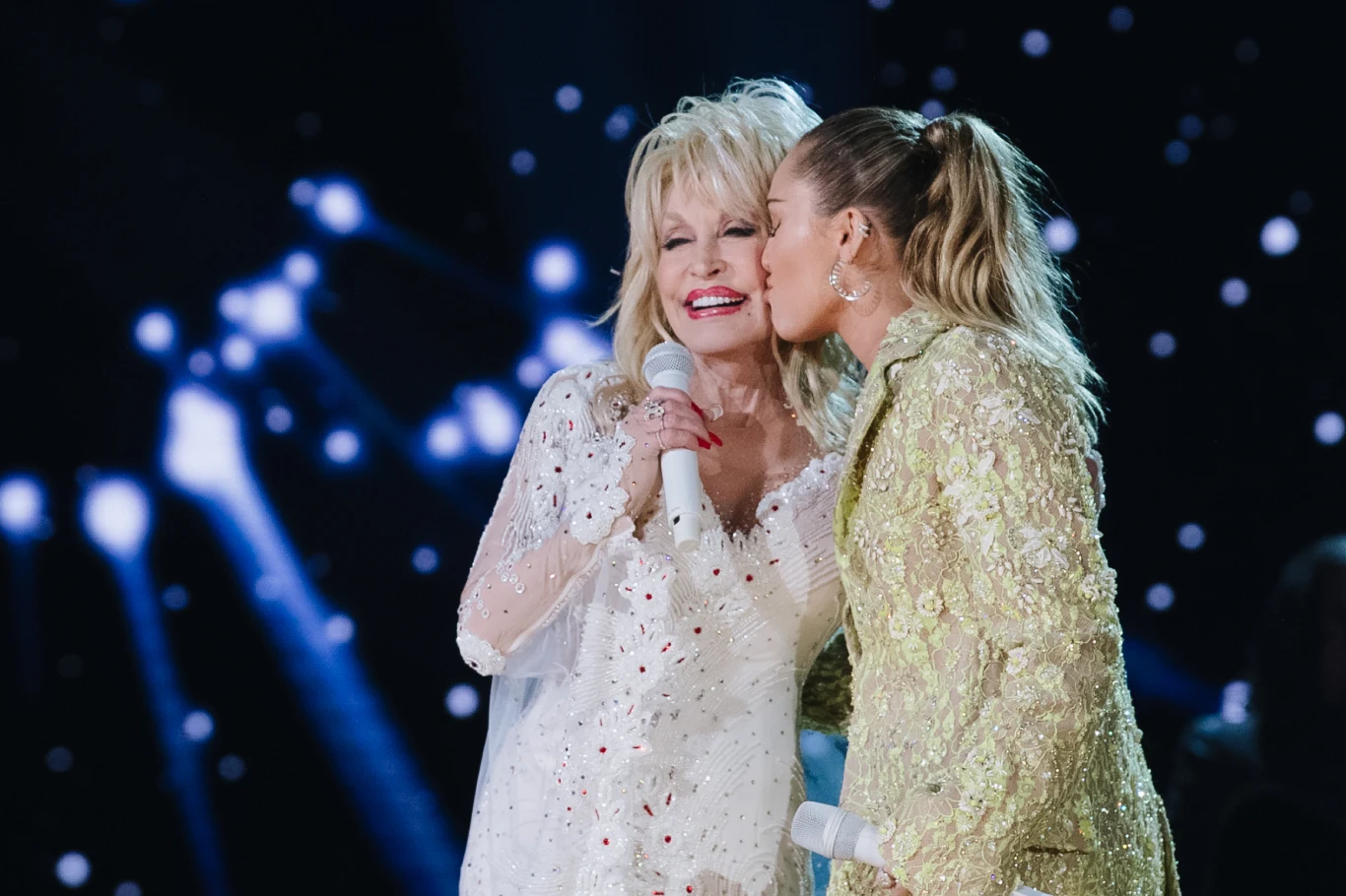 Dolly Parton i Miley Cyrus, której królowa country jest matką chrzestną