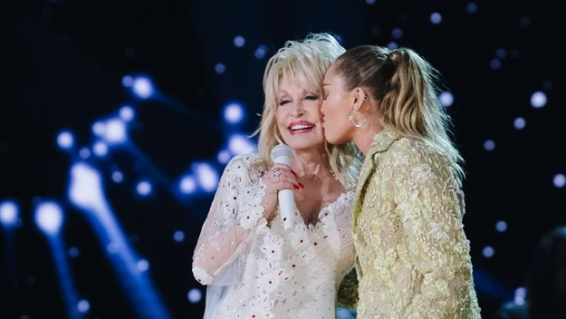 Dolly Parton i Miley Cyrus, której królowa country jest matką chrzestną