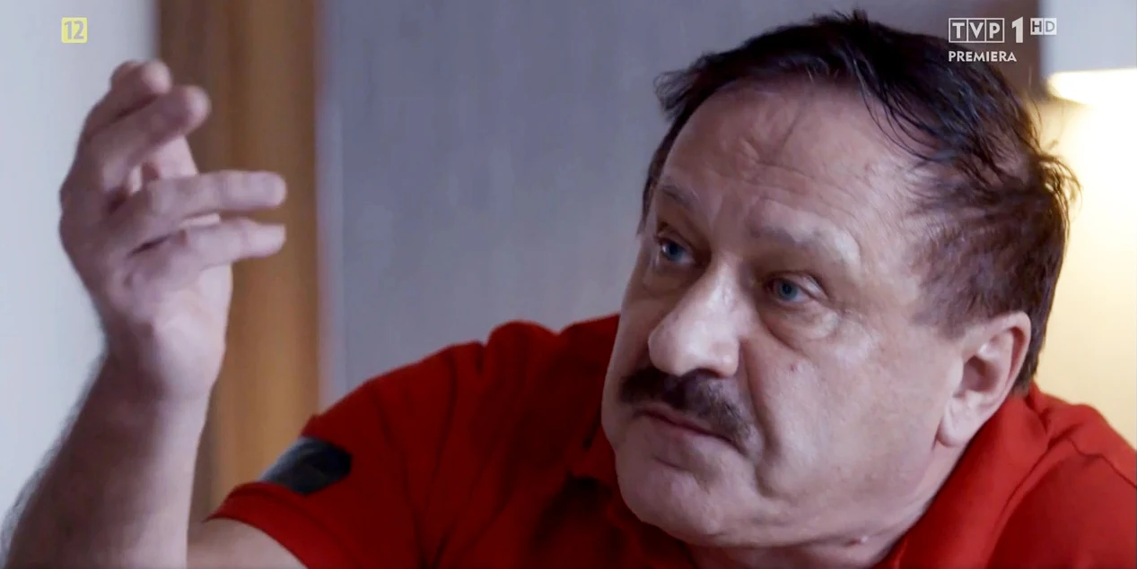 Ryszard podczas kłótni z Lesławem (screen z 4. odcinka "Sanatorium miłości")