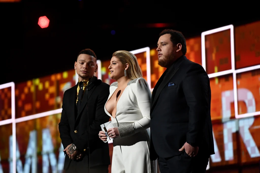 Meghan Trainor świeciła biustem na gali