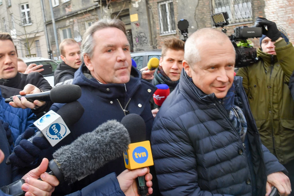 Pod koniec stycznia Dubois (z prawej, a obok Birgfellner) zawiadomił prokuraturę o podejrzeniu popełnienia przestępstwa przez prezesa PiS Jarosława Kaczyńskiego